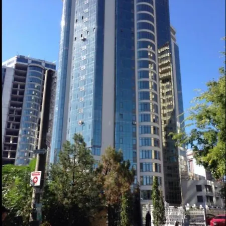 в аркадії з видом на місто Apartment Odesa